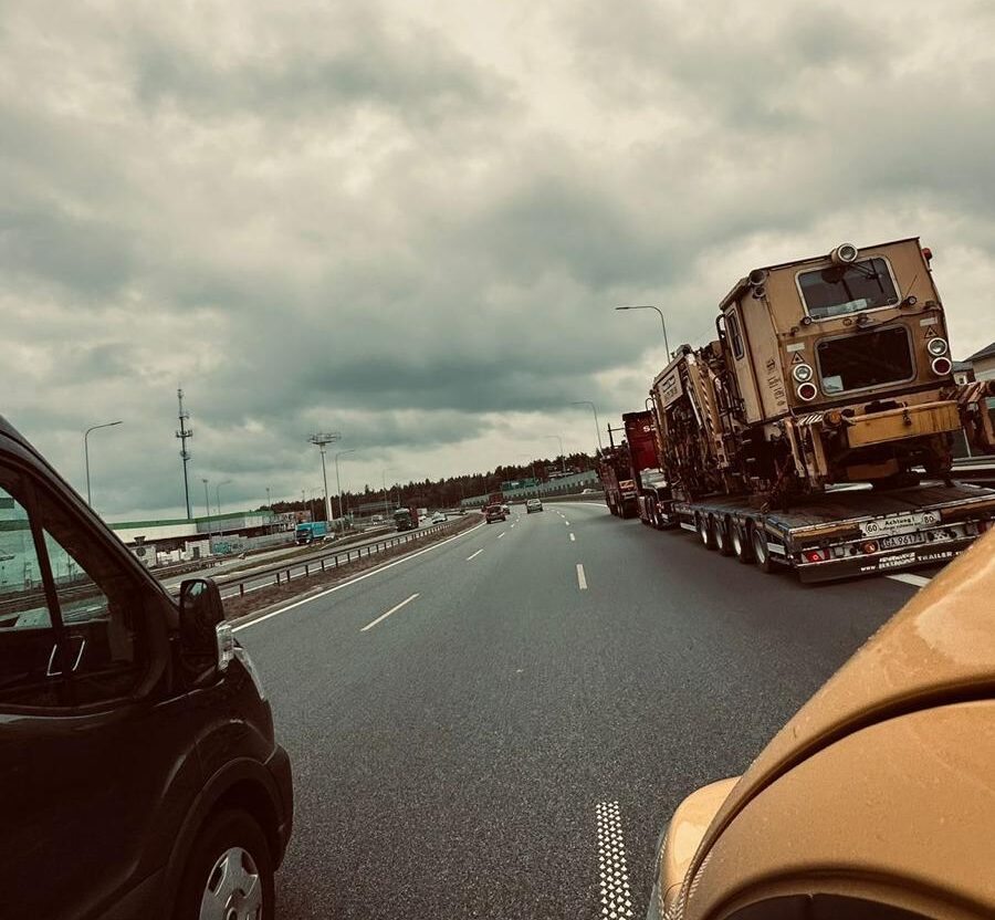 Ciężkie holowanie i transport 54-tonowego zestawu Scania z wagonem – Gdynia Karwiny, Obwodnica Trójmiasta | Tyczyński